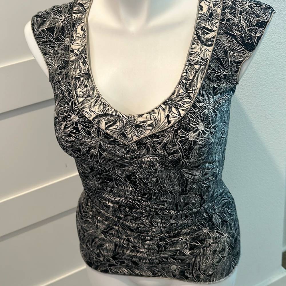 NWT MAX STUDIO Top Size M